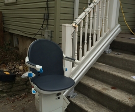 Outdoor stairlift